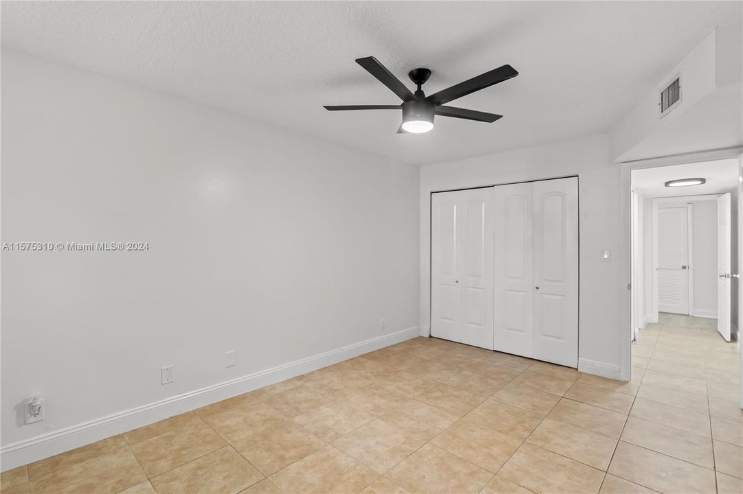 Active With Contract: $275,000 (2 beds, 2 baths, 1170 Square Feet)