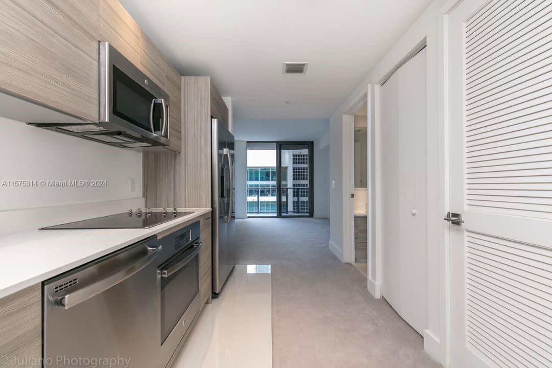 For Sale: $480,000 (1 beds, 1 baths, 607 Square Feet)