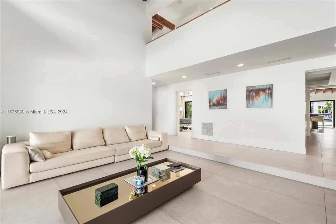 Active With Contract: $3,500,000 (5 beds, 3 baths, 3296 Square Feet)
