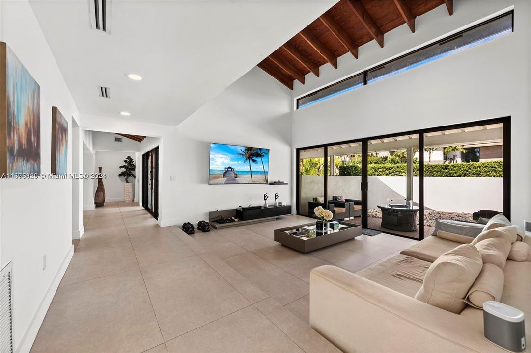 Active With Contract: $3,500,000 (5 beds, 3 baths, 3296 Square Feet)