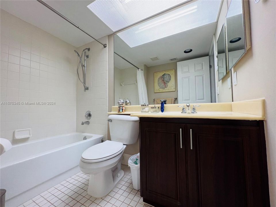 待售: $229,000 (2 贝兹, 2 浴室, 1082 平方英尺)