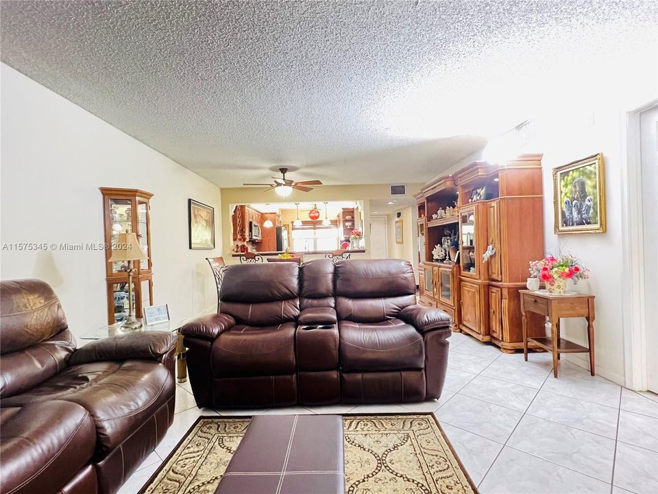 For Sale: $229,000 (2 beds, 2 baths, 1082 Square Feet)