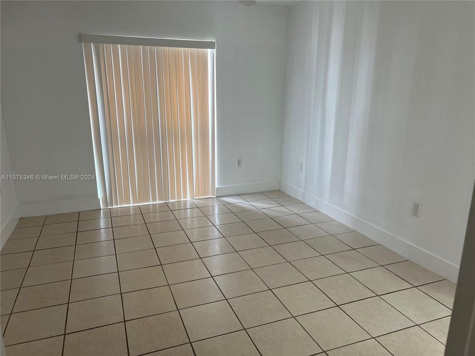 Recently Rented: $2,300 (2 beds, 2 baths, 956 Square Feet)