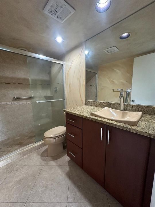 待售: $215,000 (2 贝兹, 2 浴室, 1005 平方英尺)