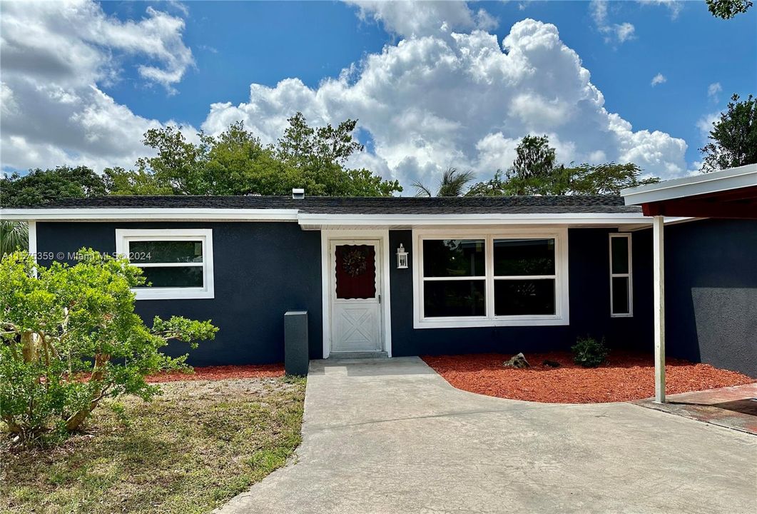 For Sale: $429,900 (4 beds, 2 baths, 1222 Square Feet)