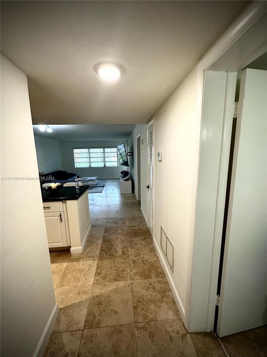 For Sale: $215,000 (1 beds, 1 baths, 954 Square Feet)