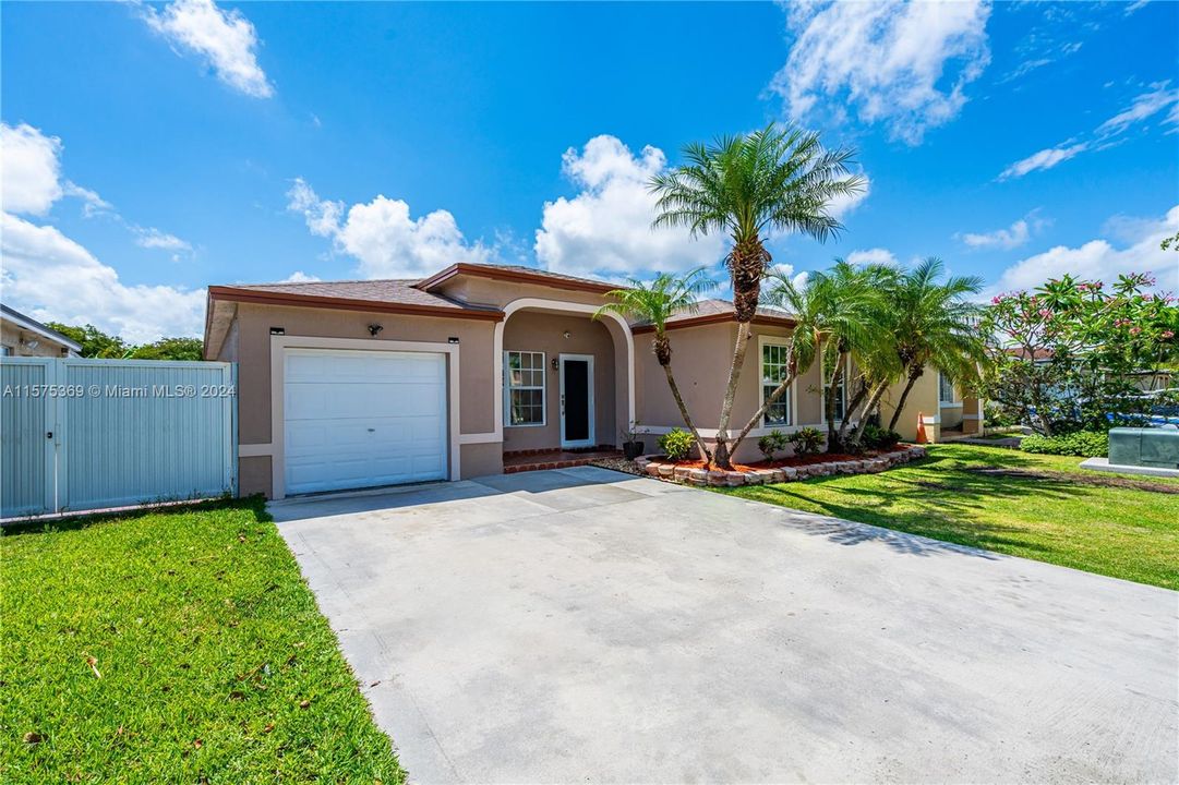 For Sale: $529,900 (3 beds, 2 baths, 1275 Square Feet)