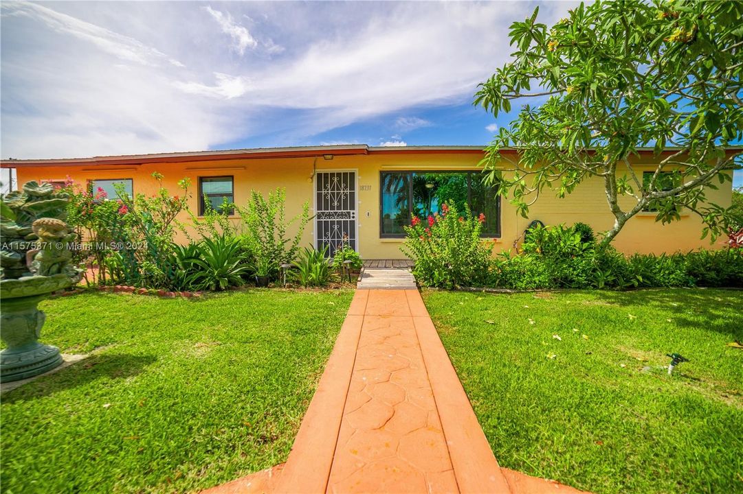 Active With Contract: $575,000 (4 beds, 2 baths, 2569 Square Feet)