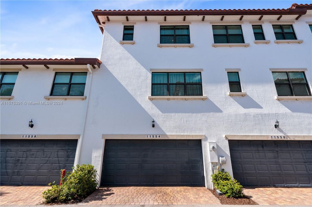Active With Contract: $599,000 (3 beds, 3 baths, 1963 Square Feet)