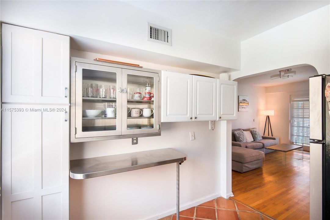 For Sale: $265,000 (1 beds, 1 baths, 540 Square Feet)