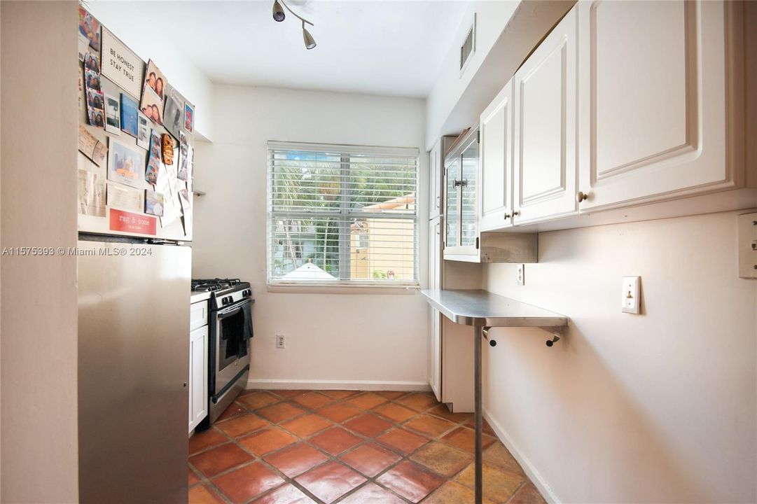Active With Contract: $265,000 (1 beds, 1 baths, 540 Square Feet)
