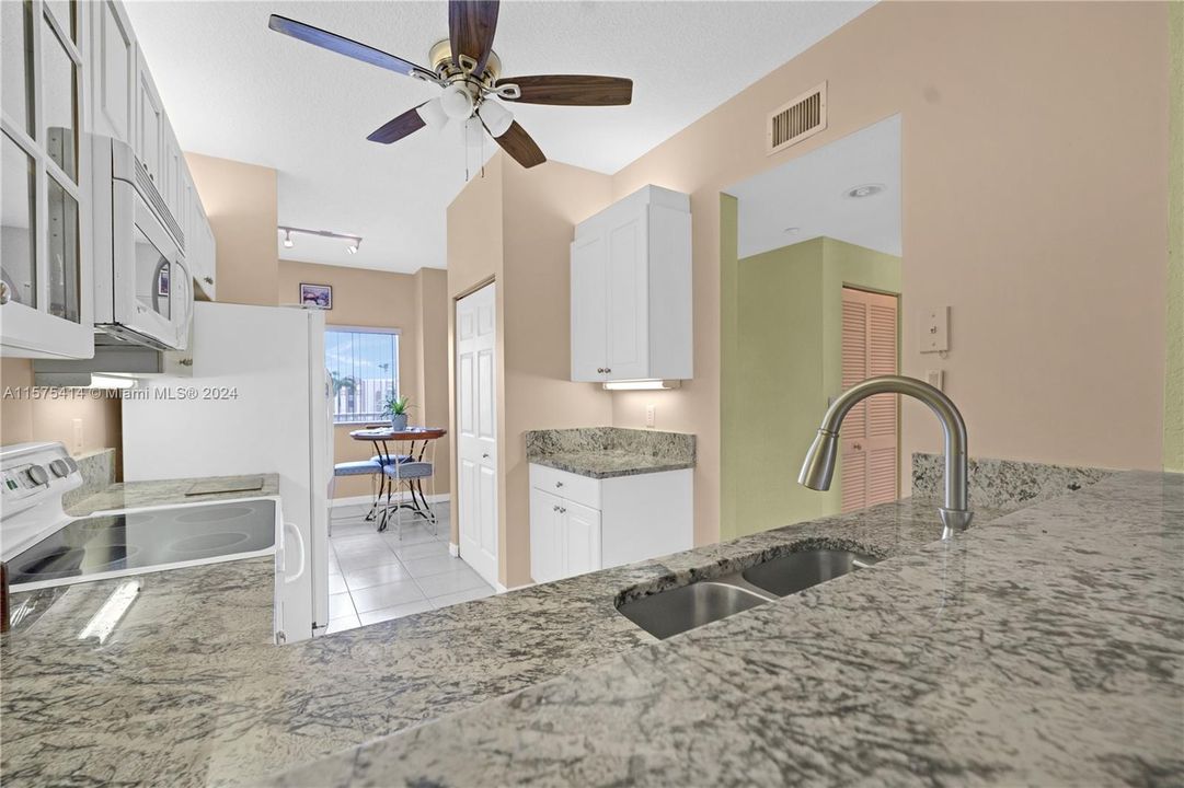 For Sale: $239,999 (2 beds, 2 baths, 1275 Square Feet)