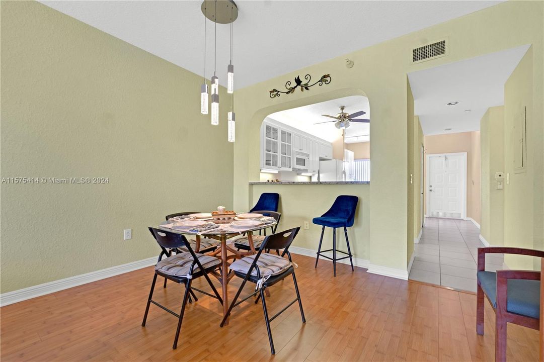 For Sale: $239,999 (2 beds, 2 baths, 1275 Square Feet)
