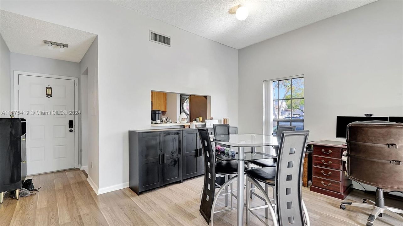 Active With Contract: $349,900 (2 beds, 2 baths, 856 Square Feet)