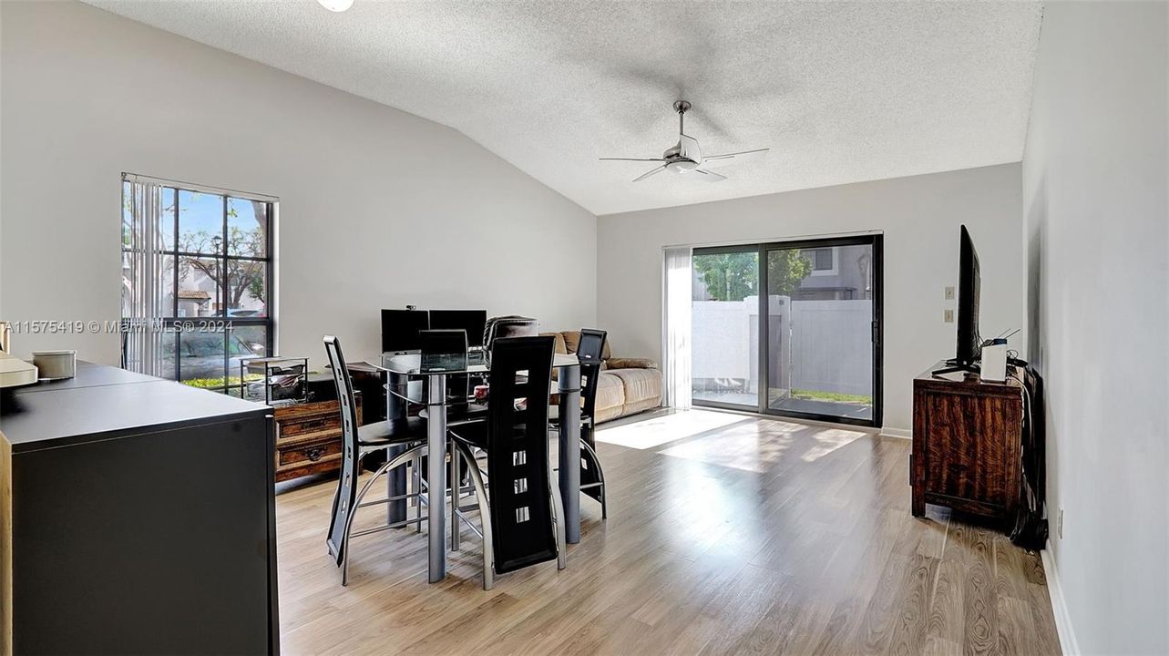 Active With Contract: $349,900 (2 beds, 2 baths, 856 Square Feet)