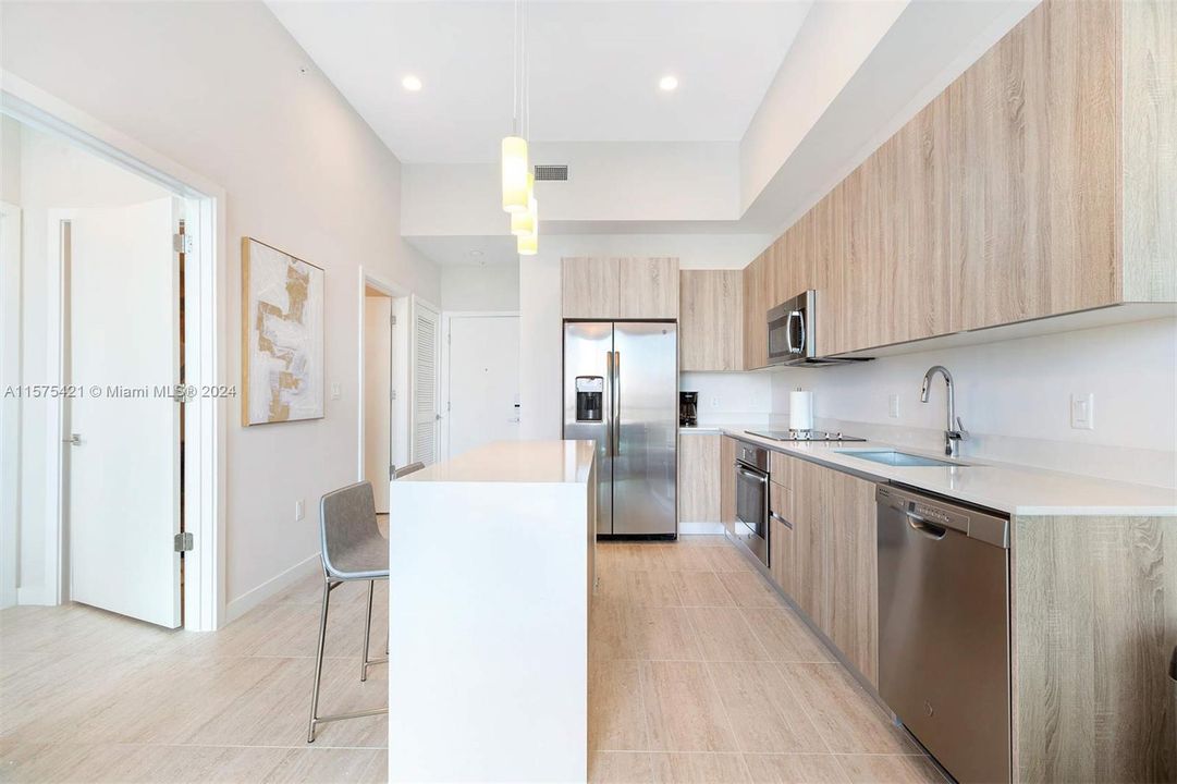 For Sale: $700,000 (1 beds, 1 baths, 640 Square Feet)