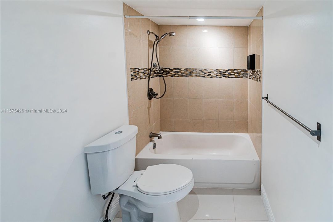 For Sale: $300,000 (2 beds, 2 baths, 1024 Square Feet)