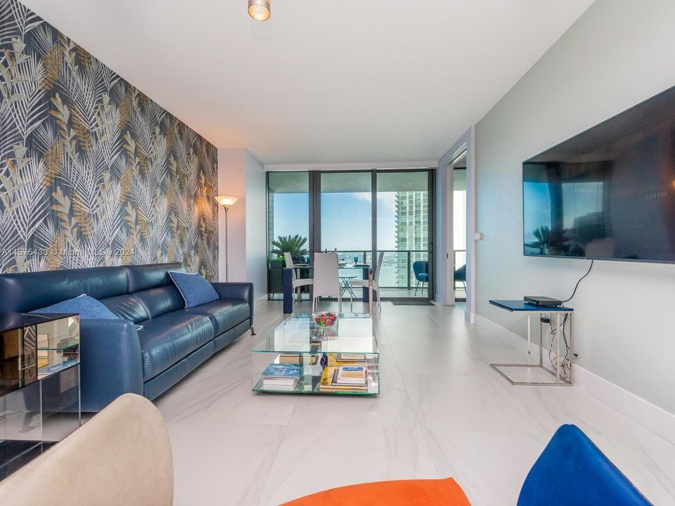 For Sale: $879,000 (1 beds, 2 baths, 1055 Square Feet)