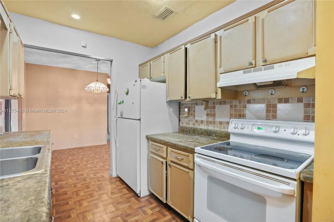 For Sale: $475,000 (2 beds, 2 baths, 1615 Square Feet)