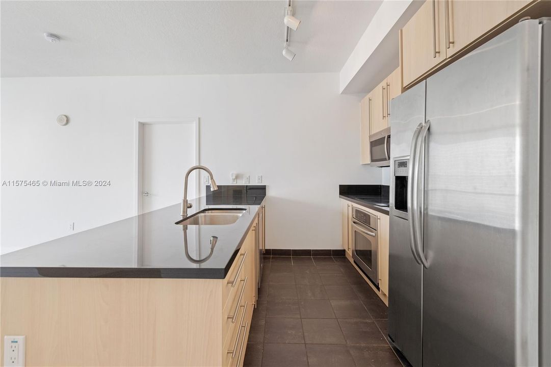 For Rent: $3,899 (2 beds, 2 baths, 1013 Square Feet)