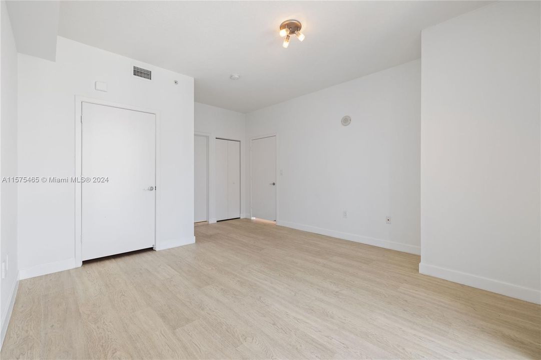 For Rent: $3,999 (2 beds, 2 baths, 1013 Square Feet)