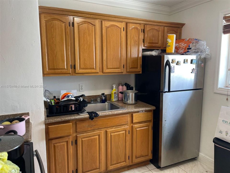 For Sale: $240,000 (2 beds, 1 baths, 643 Square Feet)