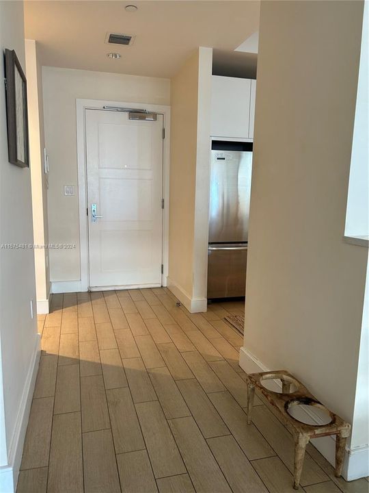 Active With Contract: $4,100 (2 beds, 2 baths, 1500 Square Feet)