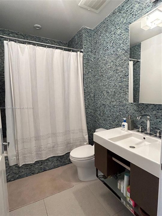 Active With Contract: $4,100 (2 beds, 2 baths, 1500 Square Feet)