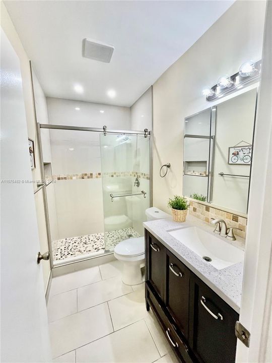 Active With Contract: $3,100 (3 beds, 2 baths, 1470 Square Feet)