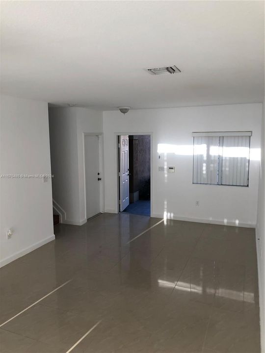 En Venta: $505,000 (3 camas, 2 baños, 1377 Pies cuadrados)