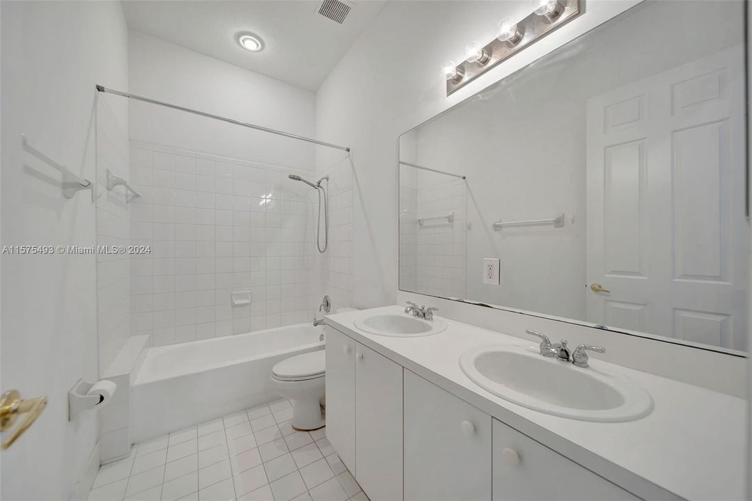 最近租的: $4,000 (4 贝兹, 2 浴室, 2174 平方英尺)