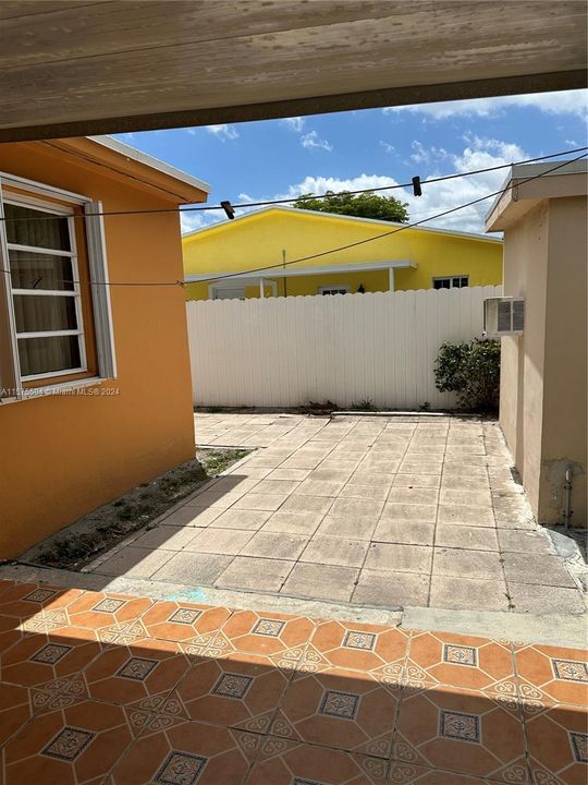Recently Rented: $2,900 (3 beds, 1 baths, 1000 Square Feet)