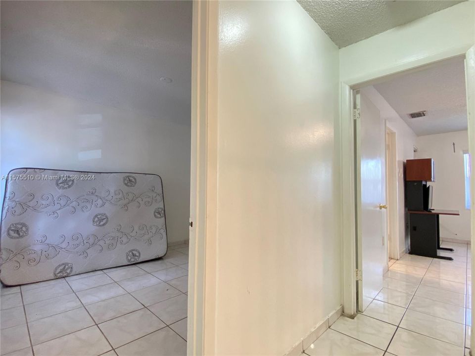 Active With Contract: $2,000 (3 beds, 2 baths, 1232 Square Feet)
