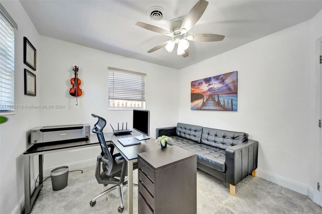 Active With Contract: $399,000 (3 beds, 1 baths, 945 Square Feet)