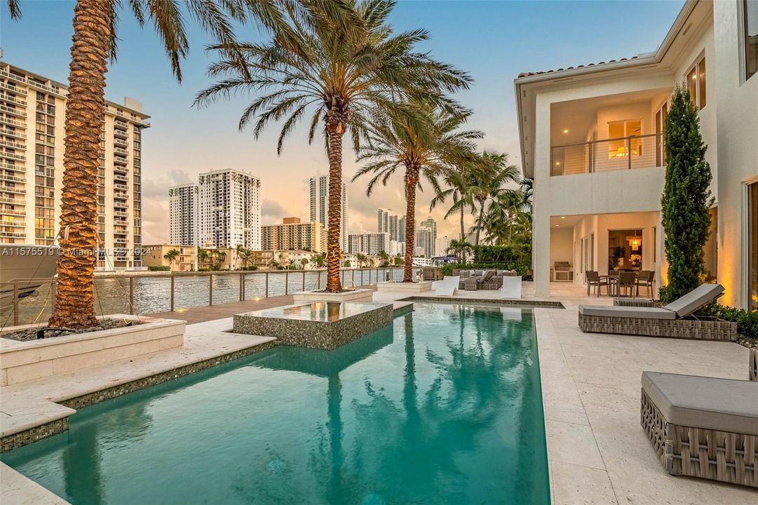 En Venta: $9,985,000 (6 camas, 7 baños, 5334 Pies cuadrados)