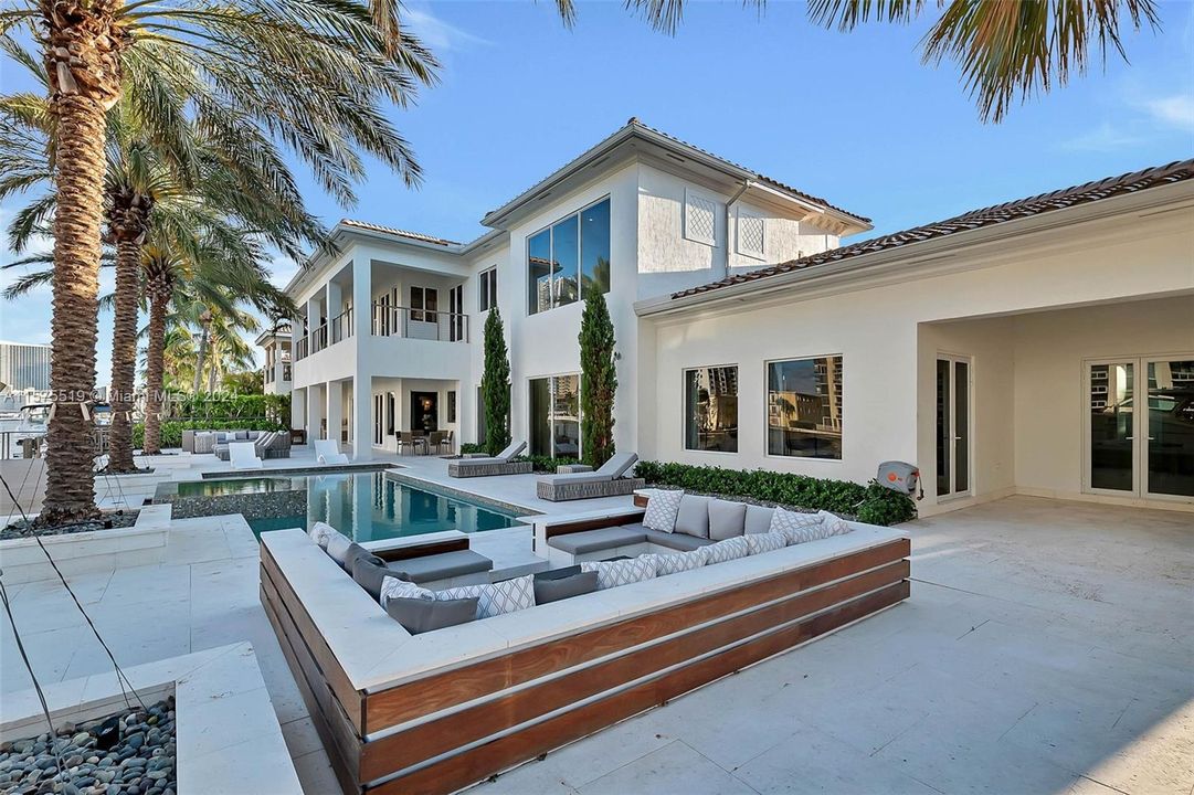 For Sale: $9,985,000 (6 beds, 7 baths, 5334 Square Feet)