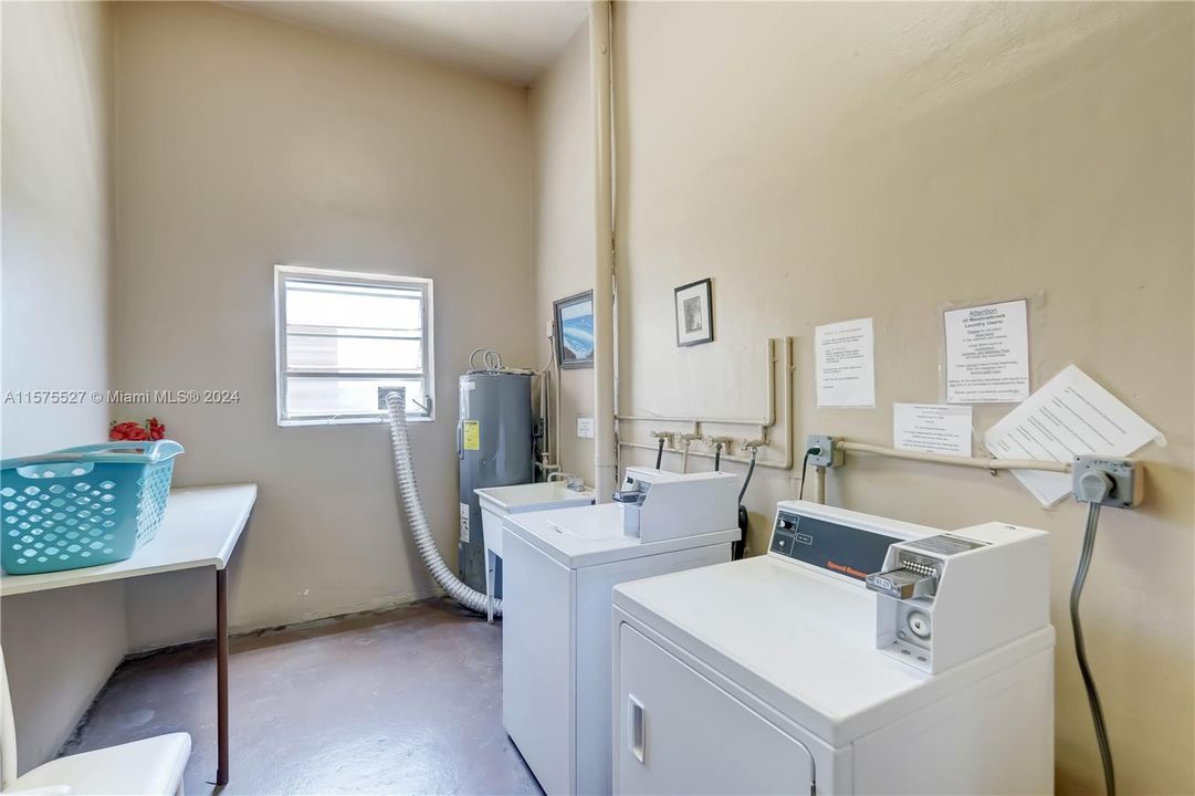 For Sale: $260,000 (1 beds, 1 baths, 847 Square Feet)
