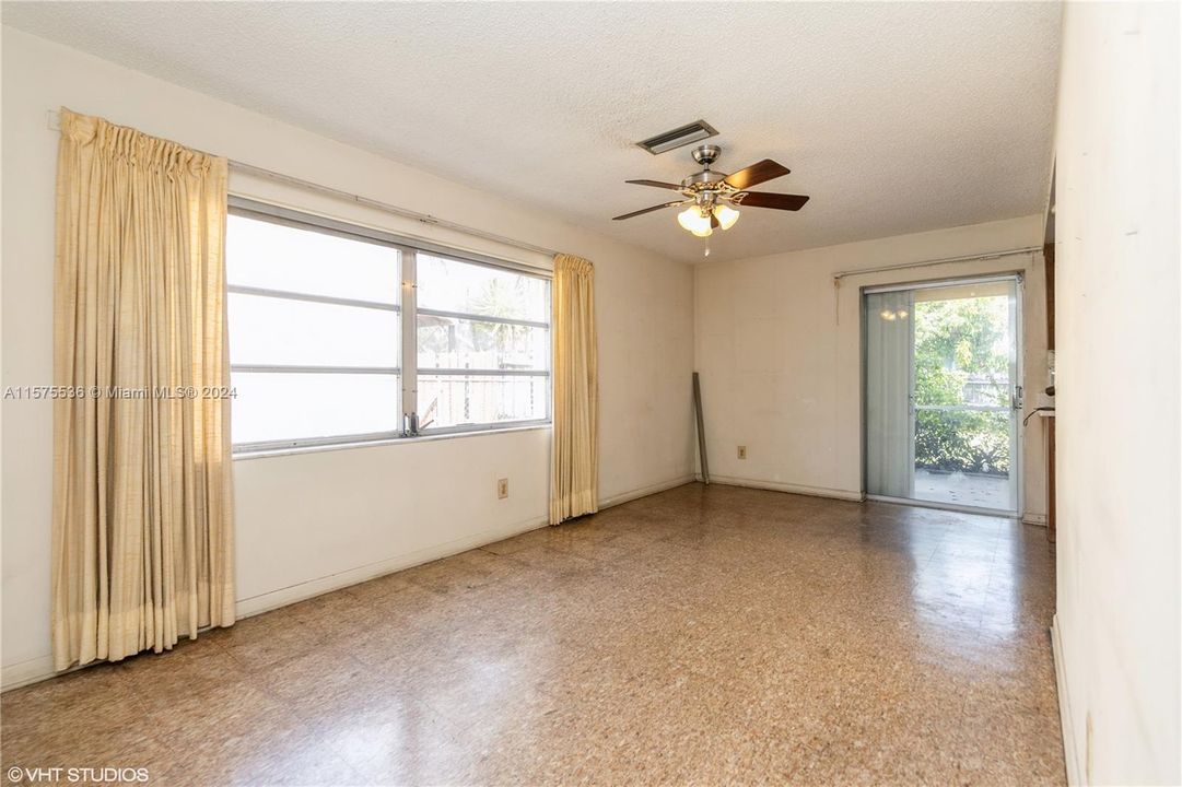 Vendido Recientemente: $475,000 (4 camas, 2 baños, 1804 Pies cuadrados)