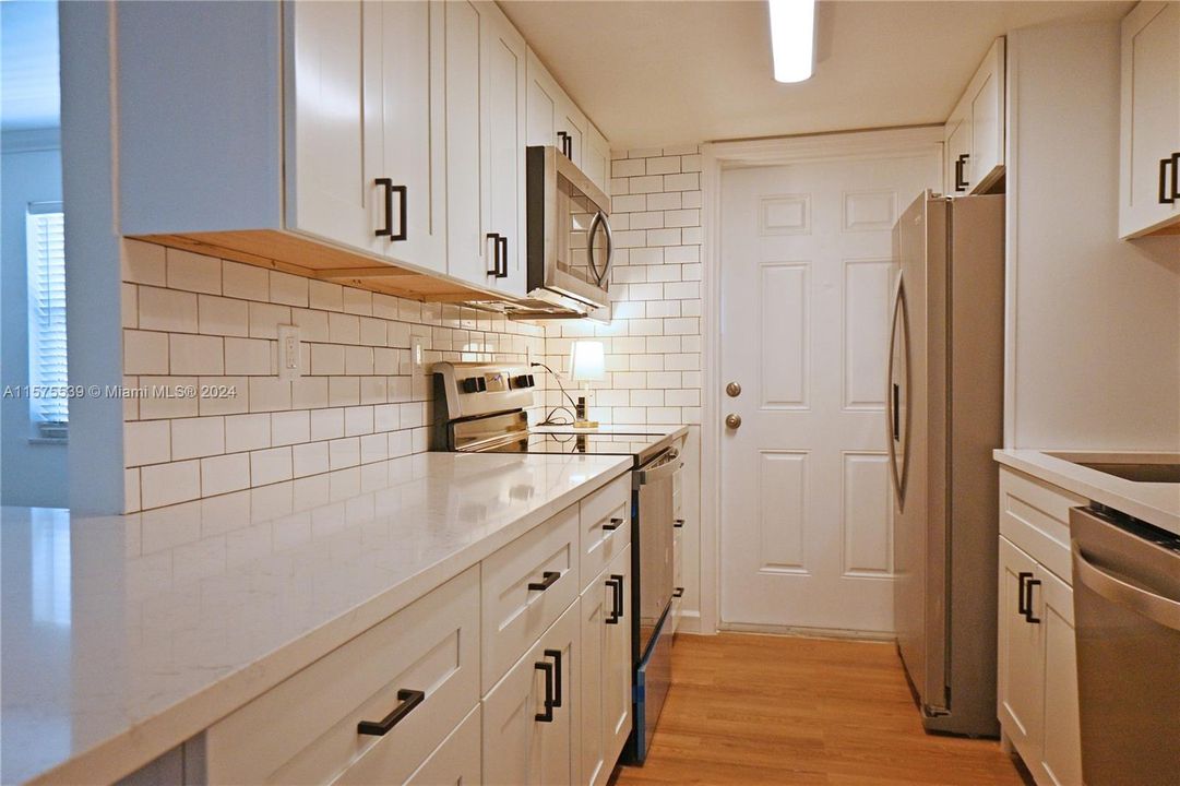For Rent: $2,400 (1 beds, 1 baths, 640 Square Feet)