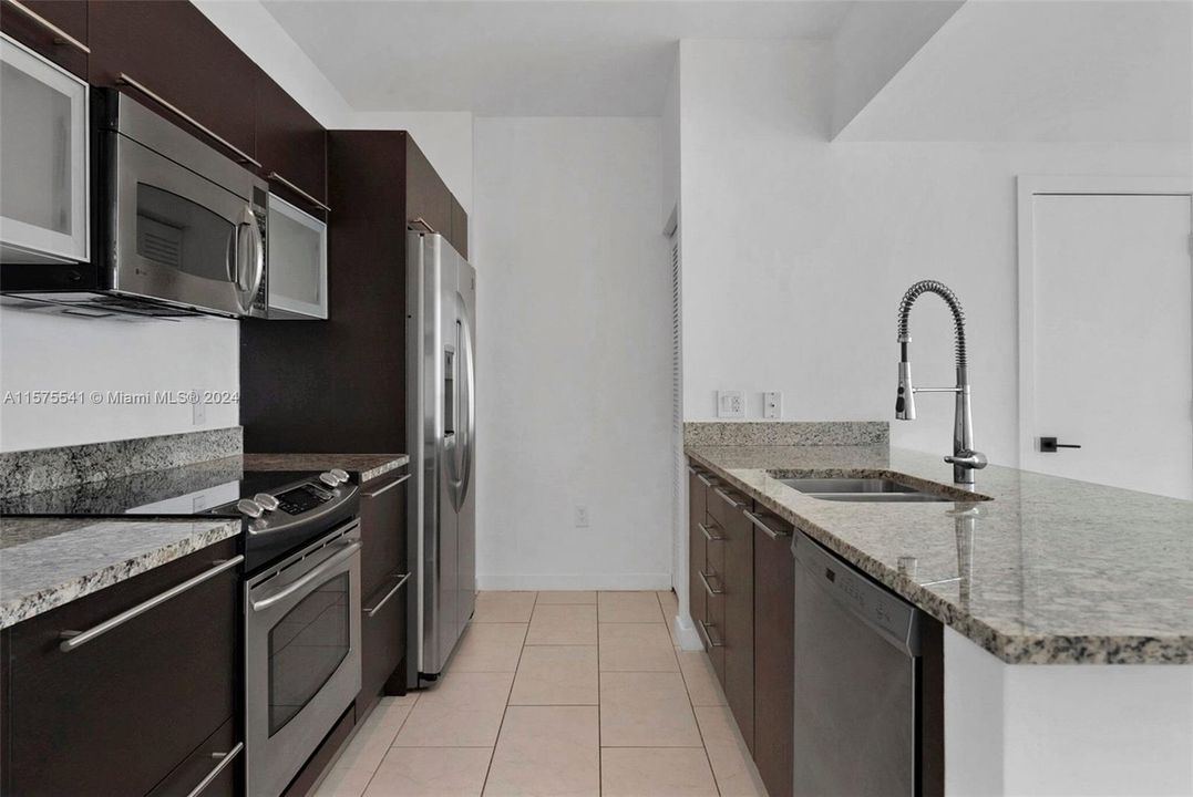 For Rent: $4,750 (2 beds, 2 baths, 1113 Square Feet)