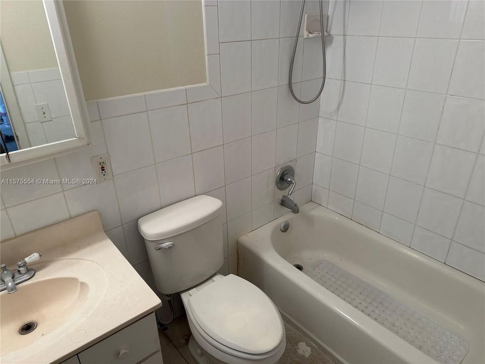 Recently Rented: $1,795 (1 beds, 1 baths, 3760 Square Feet)