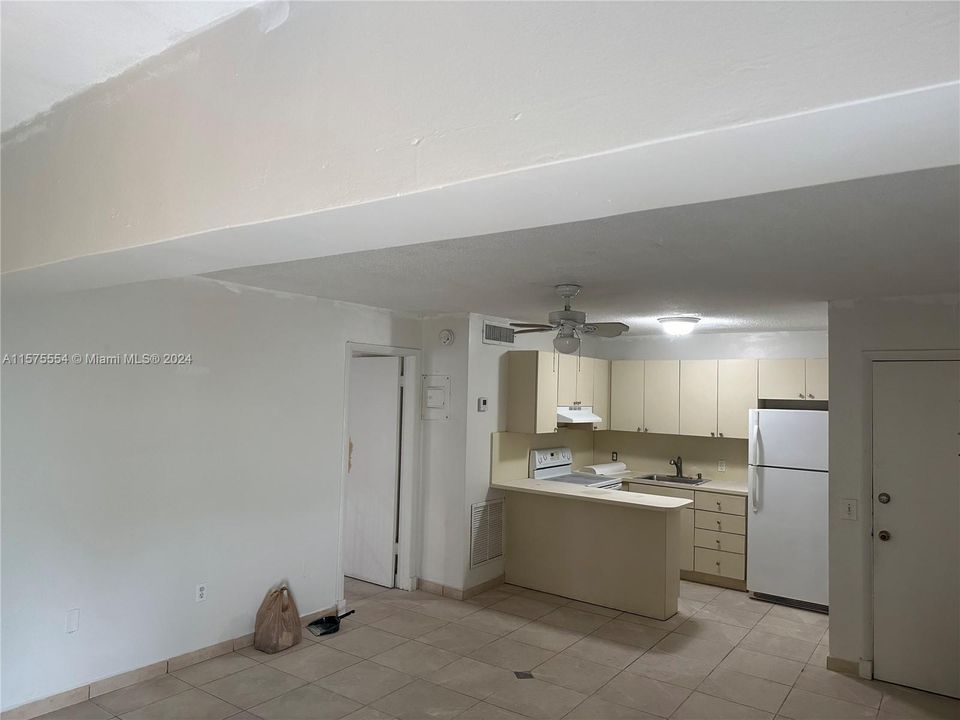 Recently Rented: $1,795 (1 beds, 1 baths, 3760 Square Feet)