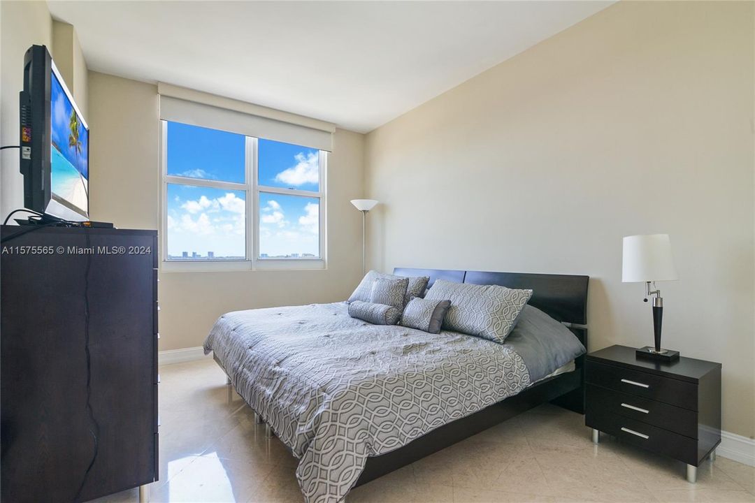 Recently Rented: $7,000 (3 beds, 2 baths, 1731 Square Feet)