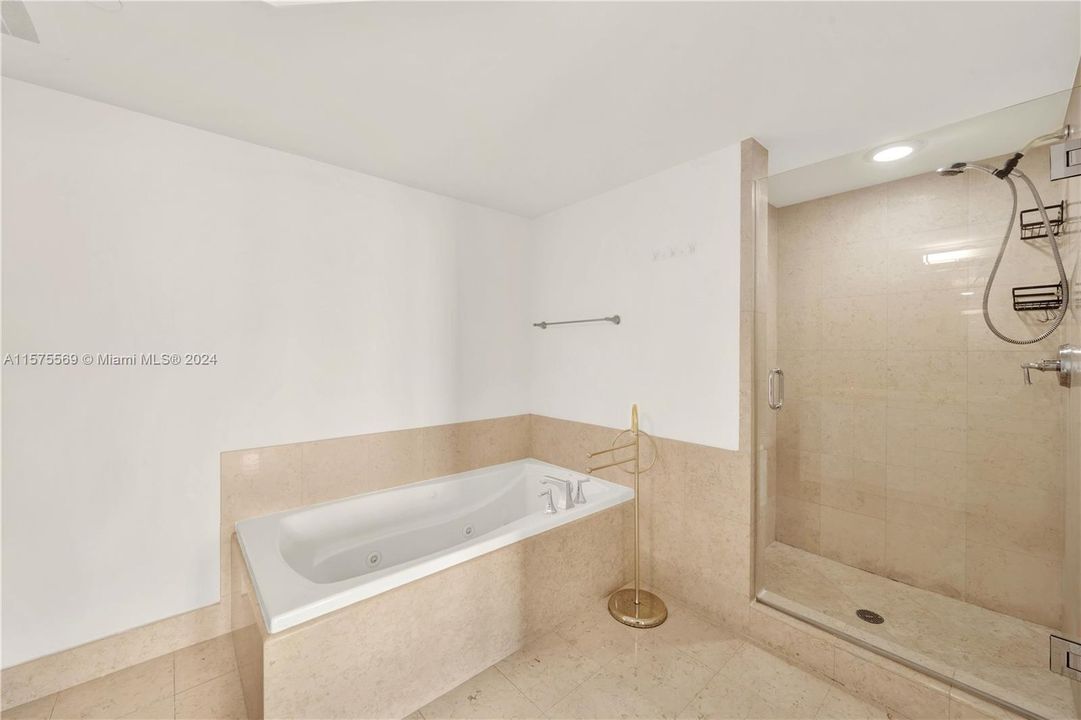 В аренду: $5,000 (3 спален, 3 ванн, 1500 Квадратных фут)