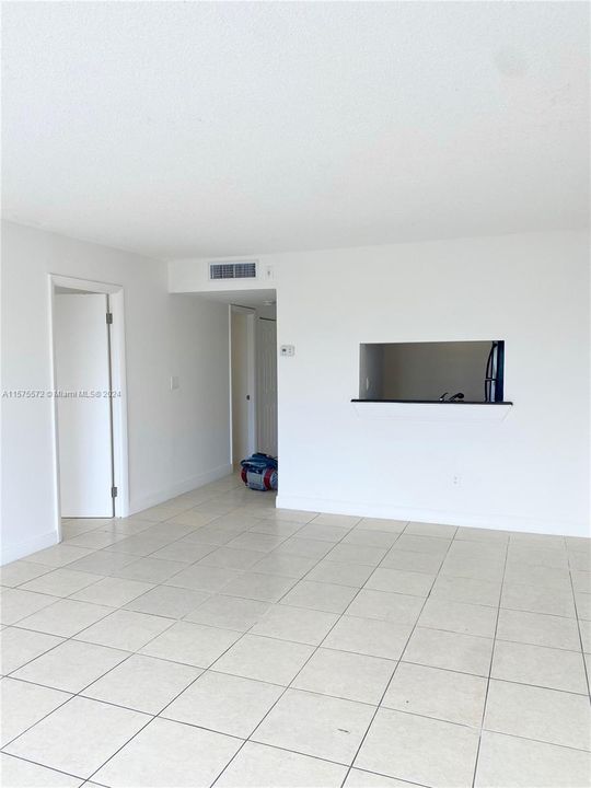 For Rent: $1,800 (1 beds, 1 baths, 826 Square Feet)