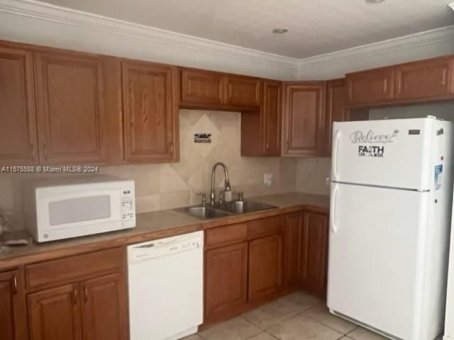For Rent: $2,250 (3 beds, 2 baths, 966 Square Feet)