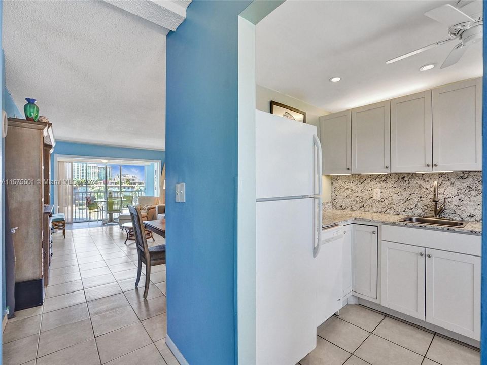 Active With Contract: $319,000 (2 beds, 2 baths, 1100 Square Feet)