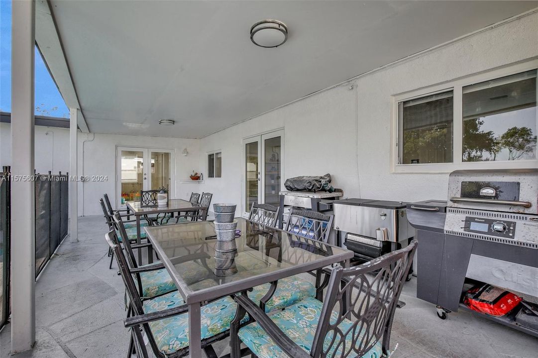For Sale: $589,000 (4 beds, 2 baths, 1422 Square Feet)