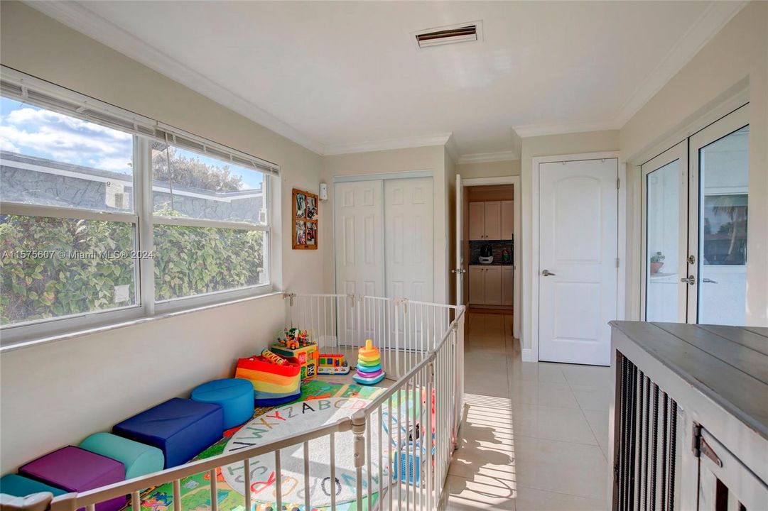 For Sale: $599,000 (4 beds, 2 baths, 1422 Square Feet)