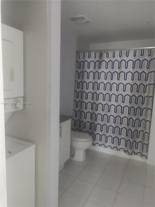 Active With Contract: $2,100 (1 beds, 1 baths, 637 Square Feet)